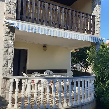 Kuca Za Odmor Ivanka Hébergement de vacances Vir